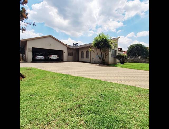 3 BEDROOM HOUSE FOR SALE IN CRESSLAWN